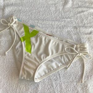 Roxy swim bottoms white ☀️✨